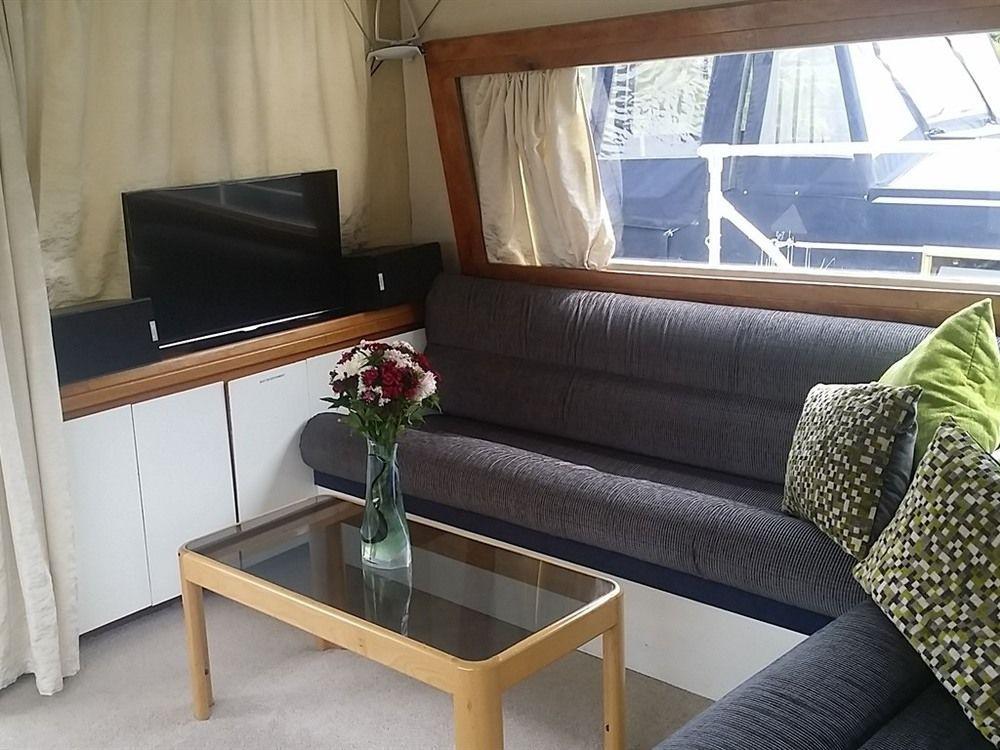 Hotel Luxury Classic French Motor Yacht Kingston upon Thames (Greater London)