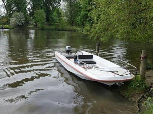 Luxury Classic French Motor Yacht Hotel Kingston upon Thames (Greater London)